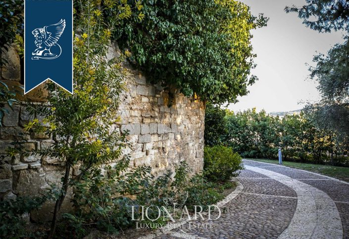 Image No.13-12 Bed Villa for sale