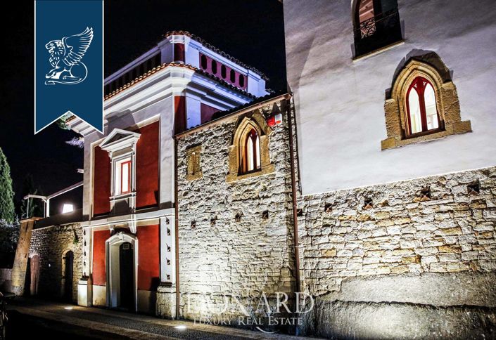 Image No.17-12 Bed Villa for sale