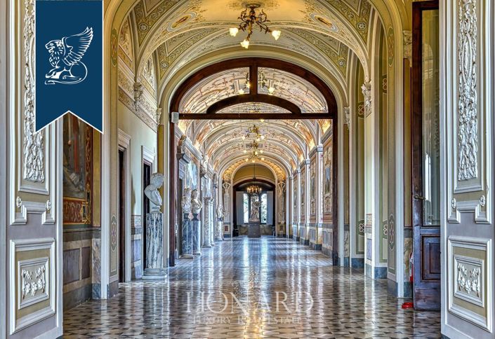 Image No.20-35 Bed Property for sale