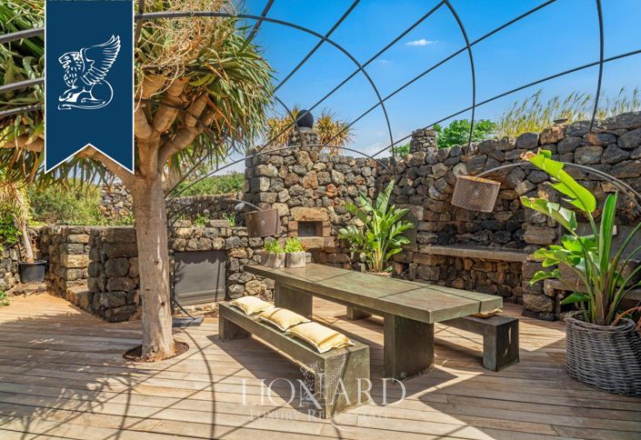 Image No.17-2 Bed Villa for sale