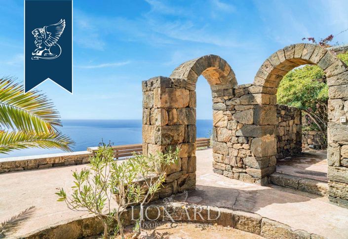 Image No.1-5 Bed Villa for sale