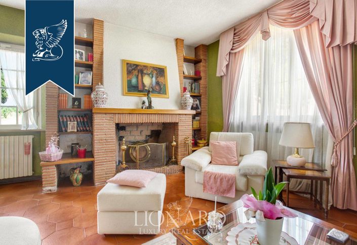 Image No.12-10 Bed Villa for sale