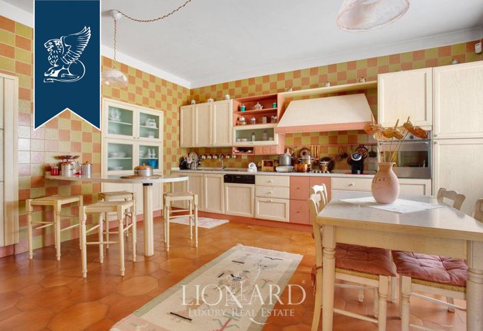 Image No.14-10 Bed Villa for sale