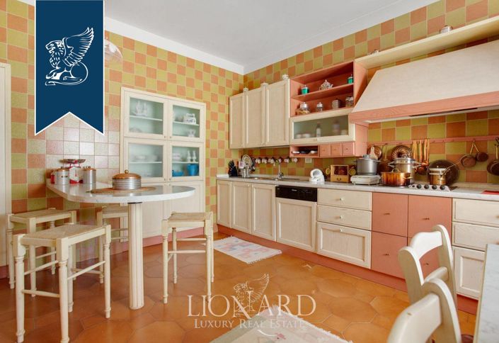 Image No.15-10 Bed Villa for sale