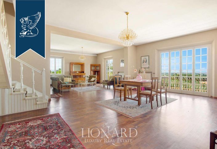 Image No.18-10 Bed Villa for sale