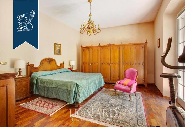 Image No.19-10 Bed Villa for sale