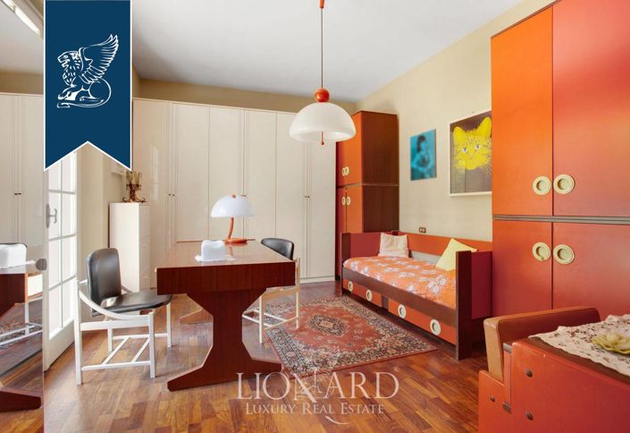 Image No.20-10 Bed Villa for sale