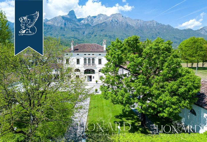 Image No.1-12 Bed Villa for sale