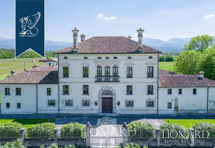 Image No.10-12 Bed Villa for sale