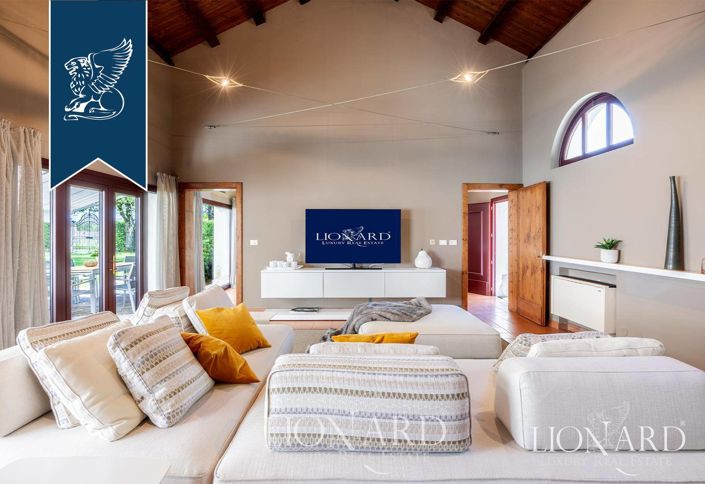 Image No.47-12 Bed Villa for sale