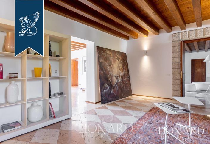 Image No.48-12 Bed Villa for sale