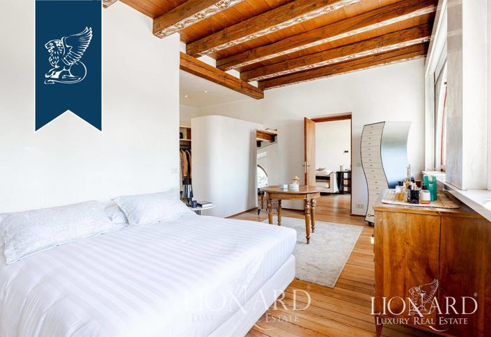 Image No.56-12 Bed Villa for sale