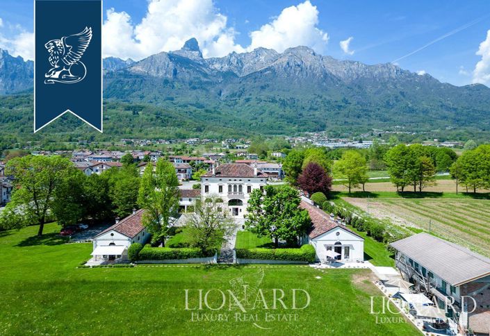 Image No.9-12 Bed Villa for sale