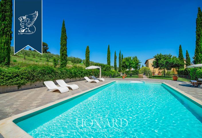 Image No.25-20 Bed Farmhouse for sale