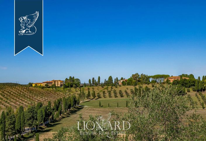 Image No.33-20 Bed Farmhouse for sale