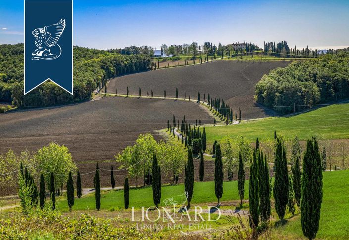 Image No.48-20 Bed Farmhouse for sale