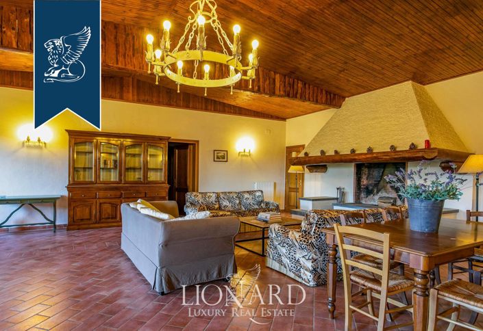 Image No.53-20 Bed Farmhouse for sale