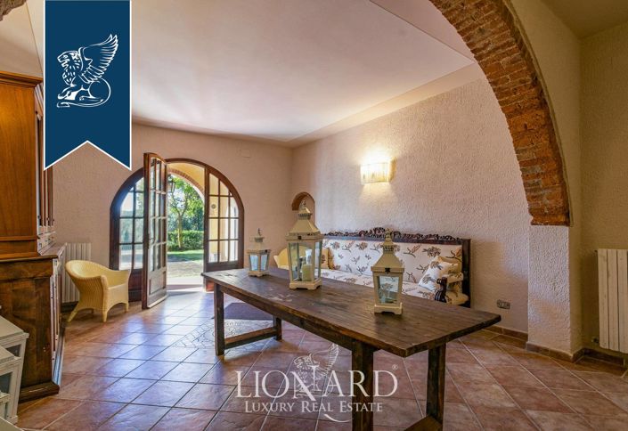 Image No.58-20 Bed Farmhouse for sale