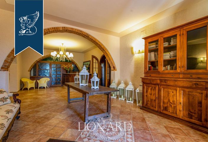 Image No.59-20 Bed Farmhouse for sale