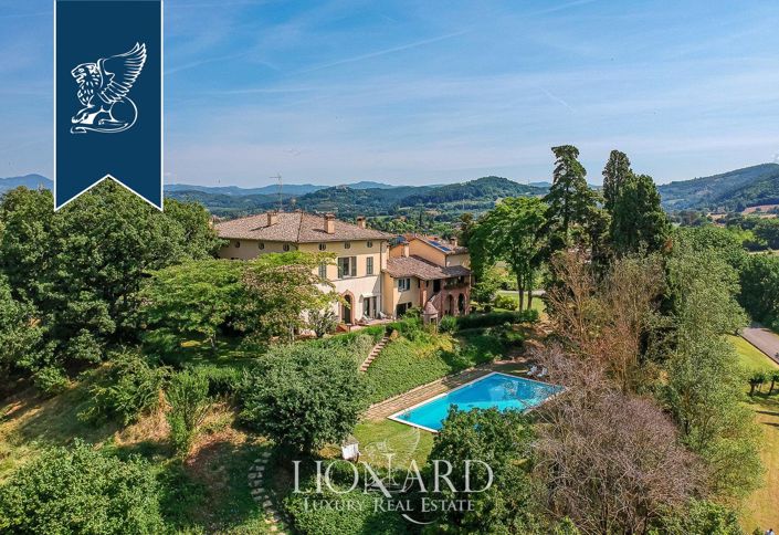 Image No.1-12 Bed Villa for sale