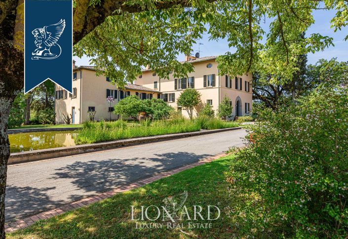 Image No.18-12 Bed Villa for sale