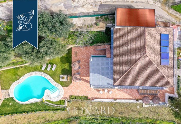 Image No.5-9 Bed Villa for sale