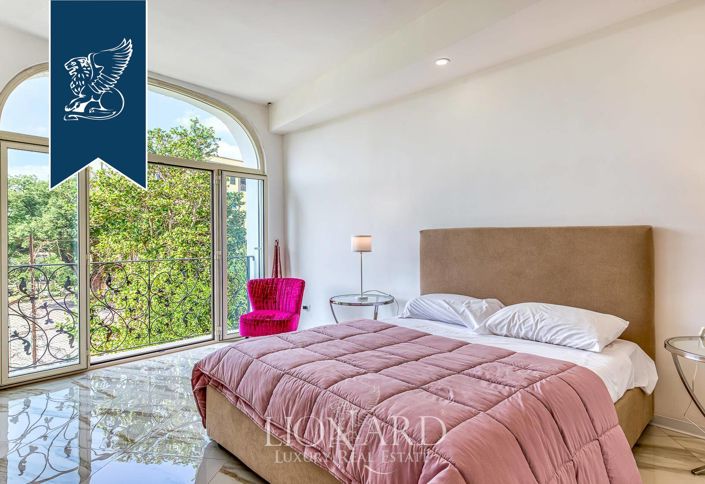 Image No.13-7 Bed Property for sale