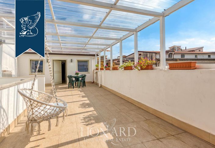 Image No.18-7 Bed Property for sale