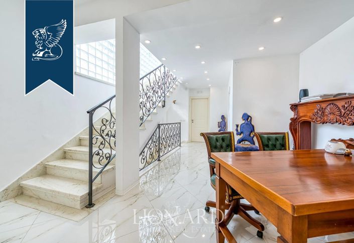 Image No.4-7 Bed Property for sale