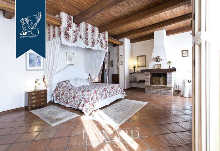 Image No.53-12 Bed Villa for sale