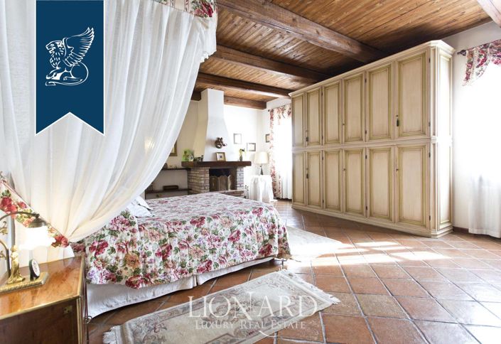 Image No.54-12 Bed Villa for sale