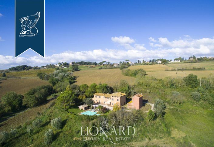 Image No.7-12 Bed Villa for sale