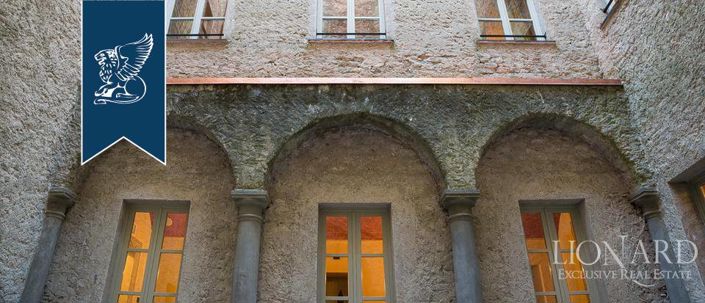 Image No.10-10 Bed Property for sale