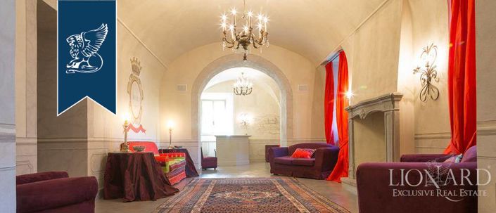 Image No.12-10 Bed Property for sale