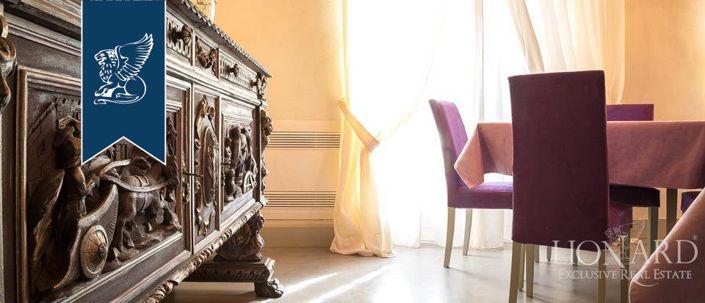 Image No.17-10 Bed Property for sale