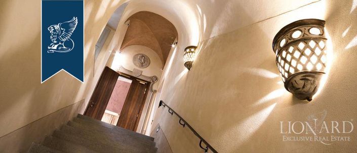 Image No.20-10 Bed Property for sale