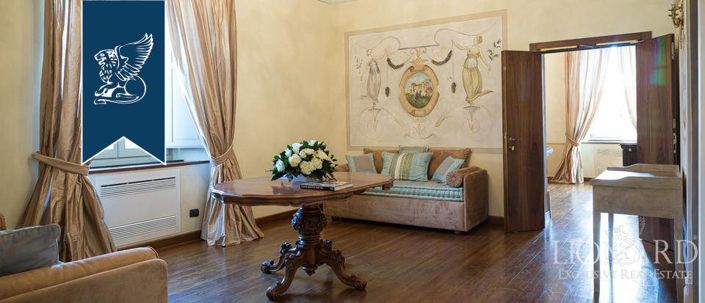 Image No.21-10 Bed Property for sale