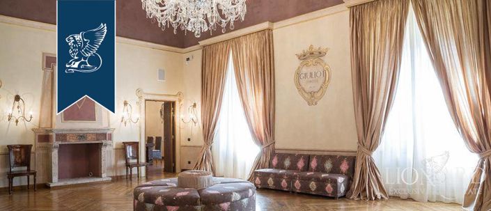 Image No.26-10 Bed Property for sale