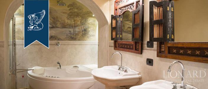 Image No.27-10 Bed Property for sale