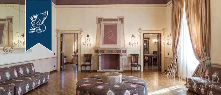 Image No.28-10 Bed Property for sale