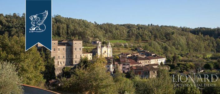 Image No.4-10 Bed Property for sale