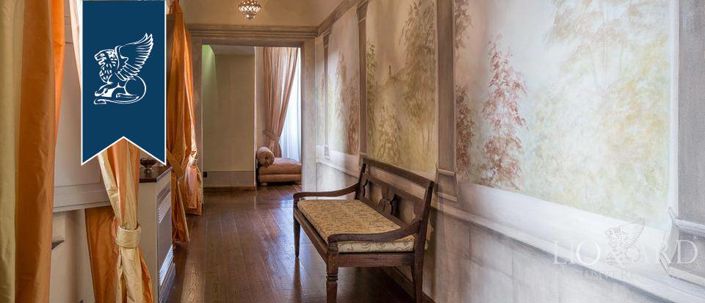 Image No.41-10 Bed Property for sale