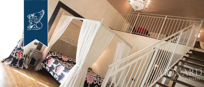 Image No.51-10 Bed Property for sale