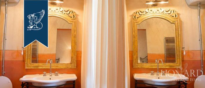 Image No.54-10 Bed Property for sale