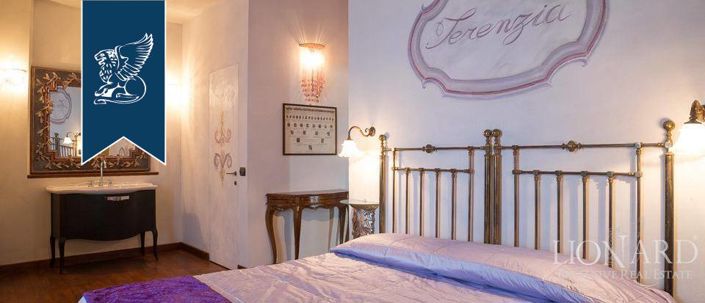 Image No.55-10 Bed Property for sale