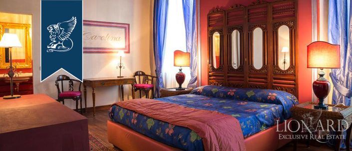 Image No.56-10 Bed Property for sale