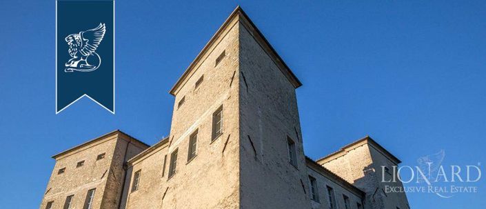 Image No.8-10 Bed Property for sale