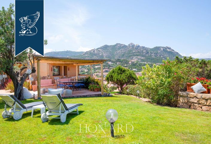 Image No.10-8 Bed Villa for sale