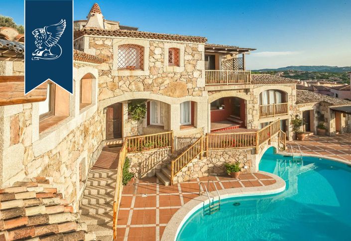 Image No.2-8 Bed Villa for sale