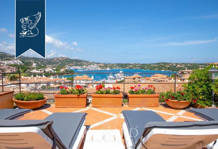 Image No.8-8 Bed Villa for sale